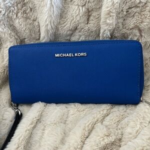 Michael Kors wallet! Very good condition.